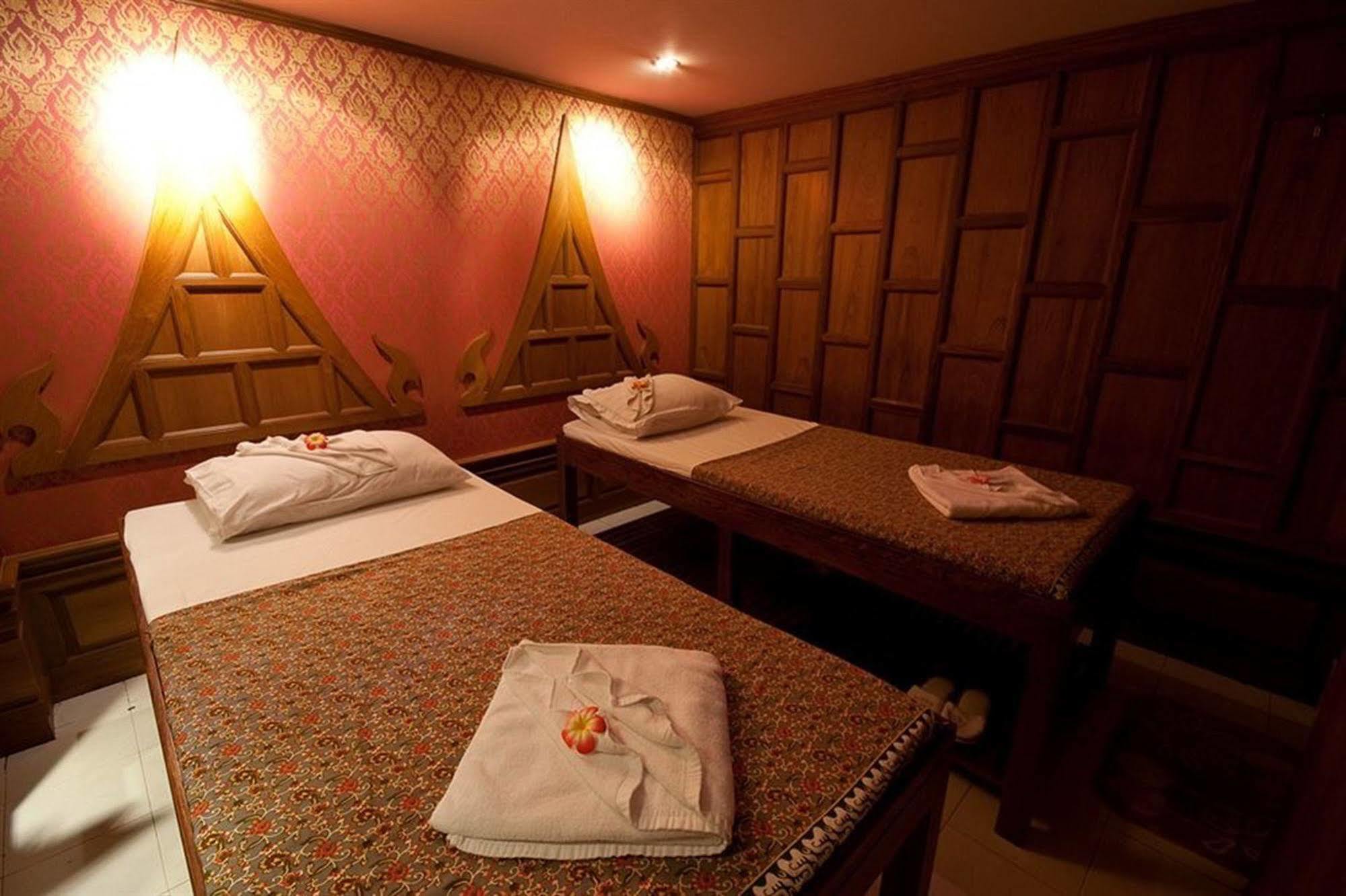 Golden House Khách sạn 3*